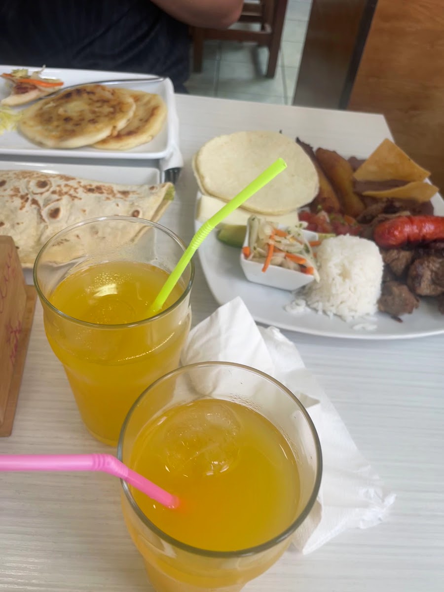 Pupuseria Camino Del Valle-2