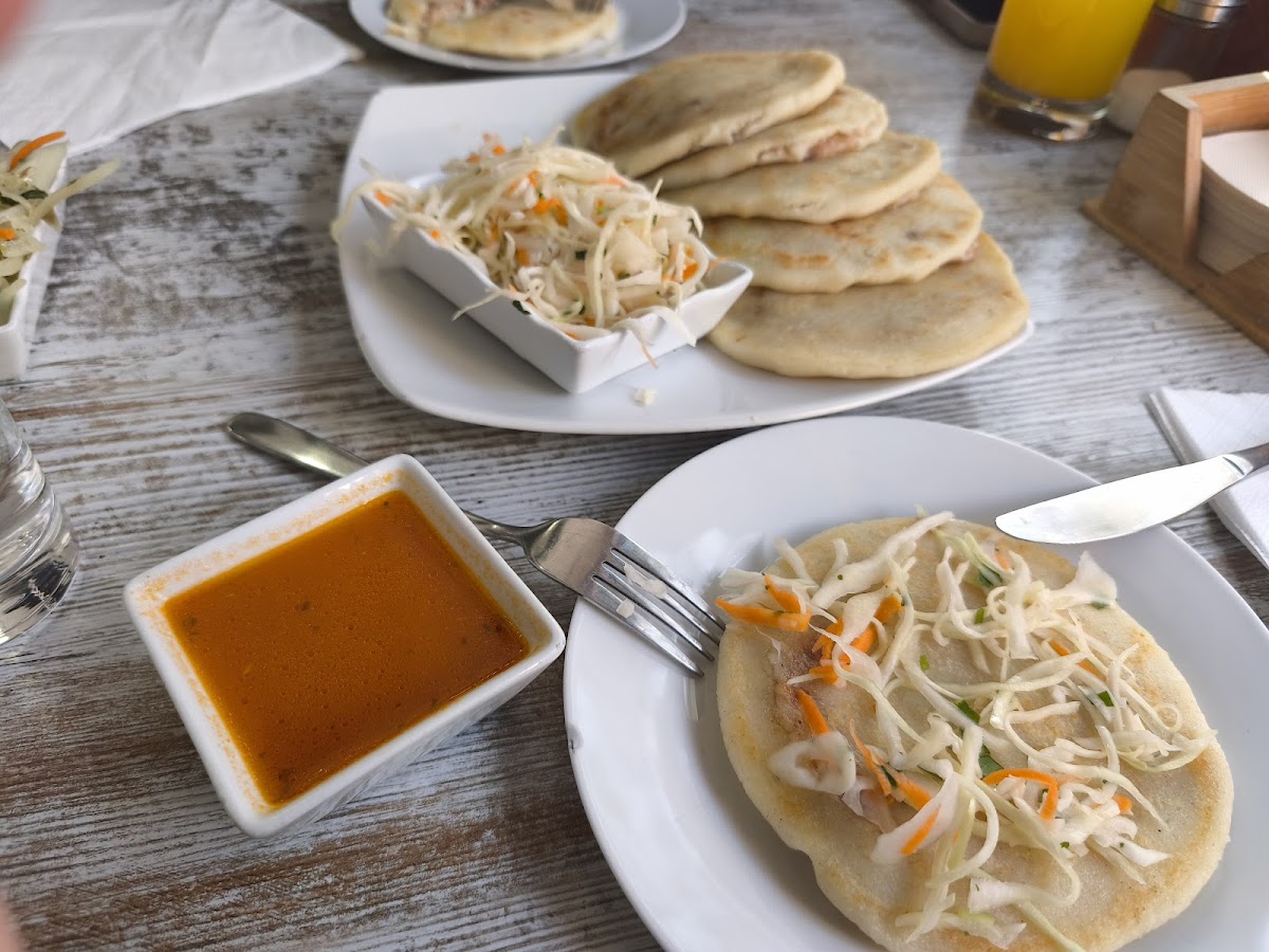 Pupuseria Camino Del Valle-4